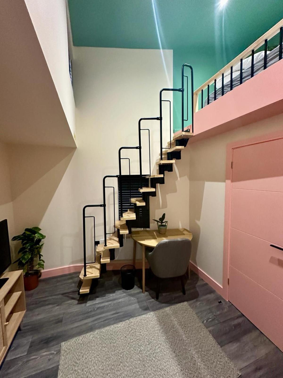 Cozy En-suite Loft In Trendy Local Pensión Londres